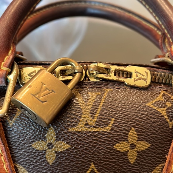 Louis Vuitton Alma **AUTHENTIC** - Picture 5 of 13
